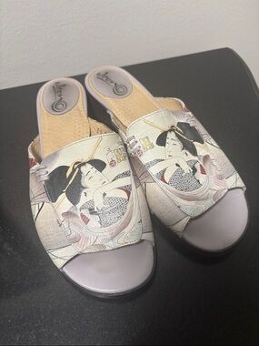 Women’s Icon 6 1/2M Japanese slides